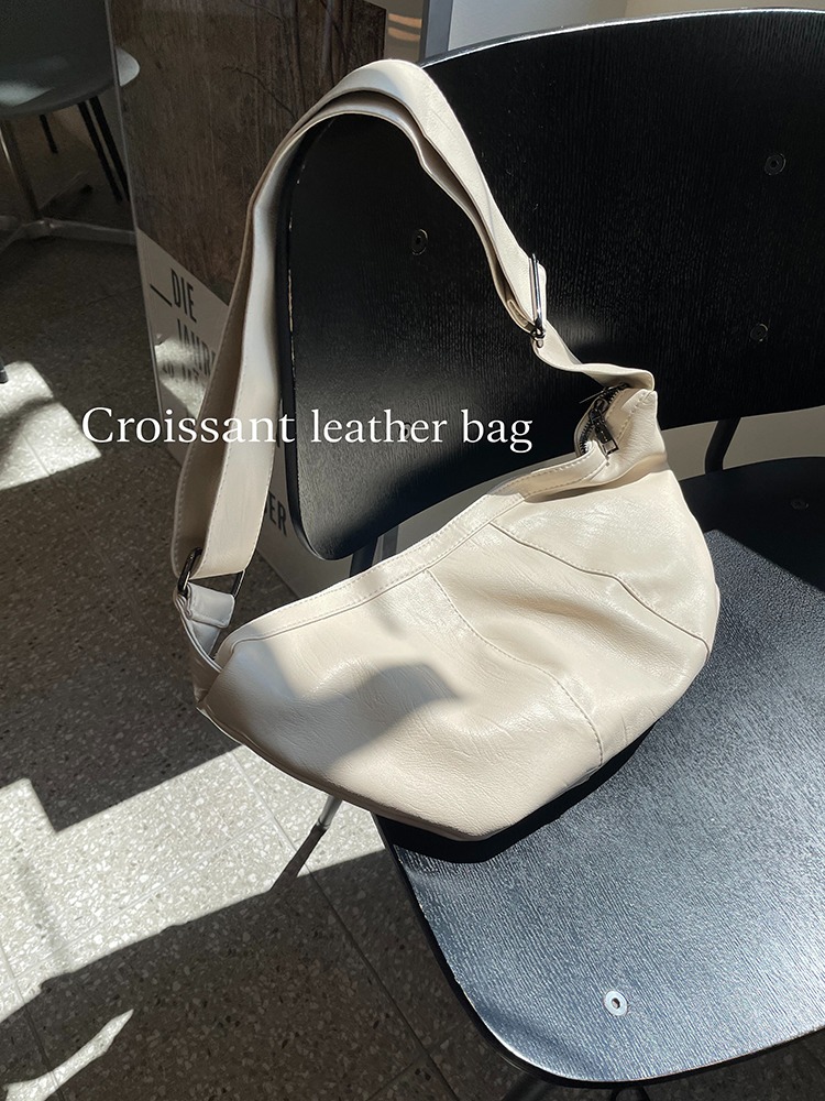 Croissant leather bag (2color)
